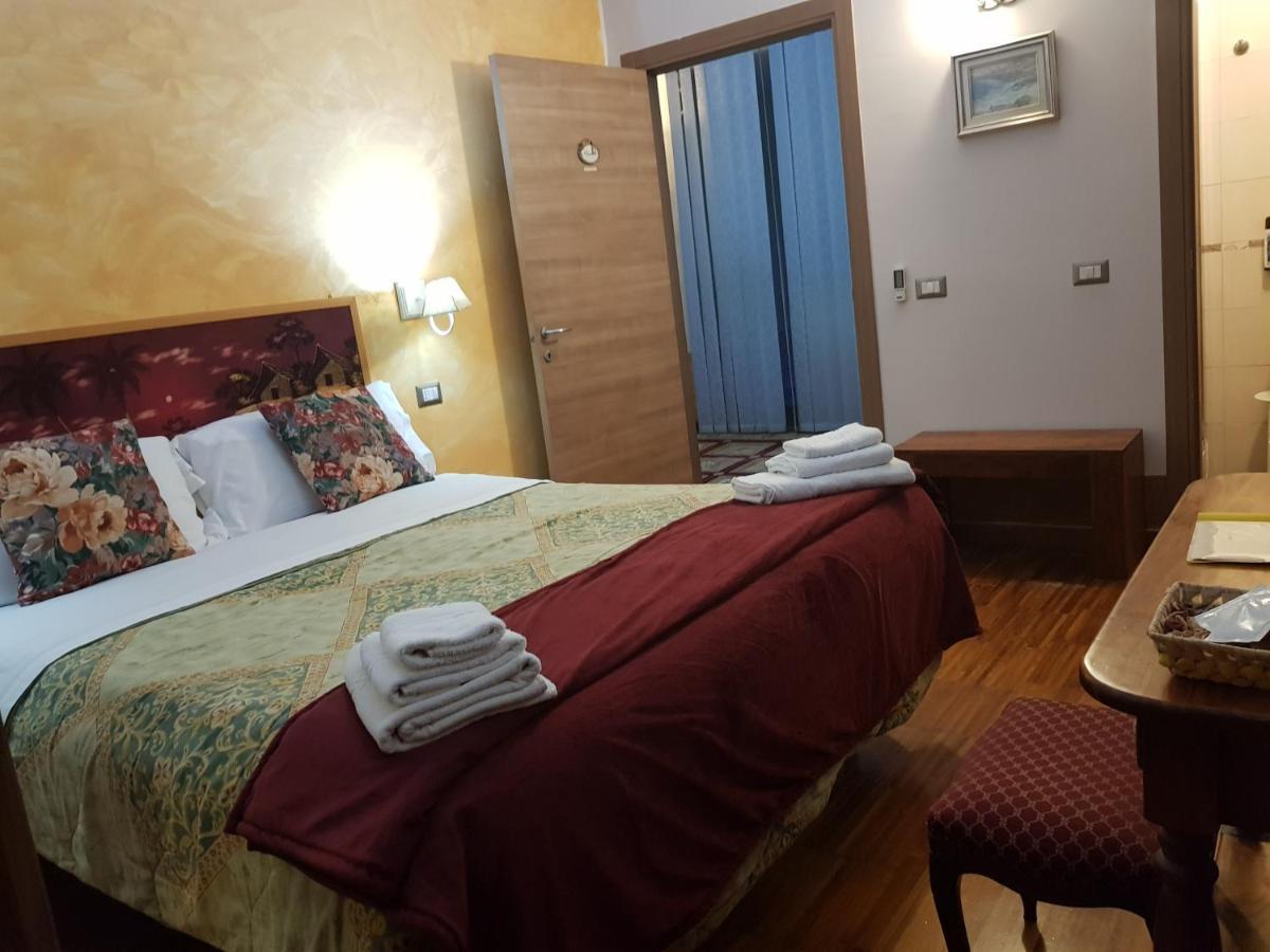 רומא Aurelia Garden Gold B&B מראה חיצוני תמונה